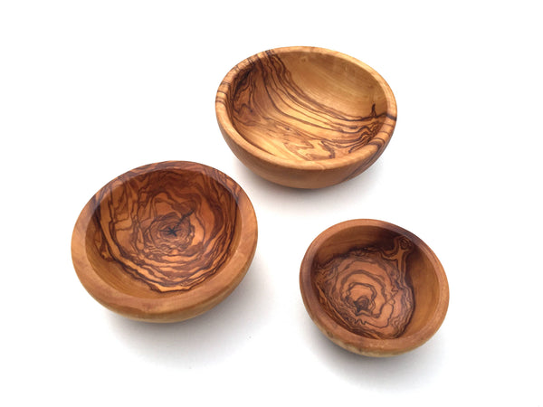 Set of 3 round olive wood bowls