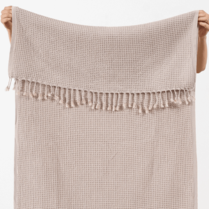 Beige våfflad handduk i närbild