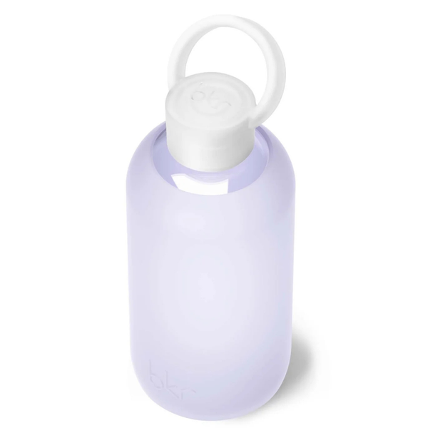 Stilren lila glasflaska från bkr – 500ml