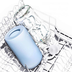 bkr Grace 500ml glasflaska i diskmaskin - maskindisksäker vattenflaska med silikonhölje och massagetaggar