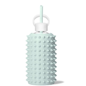 bkr Spiked James 500 ml med straw cap och sugrör i salviagrönt – lock och sugrör säljs separat