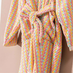 Flerfärgad randig morgonrock med pompomstruktur och bälte - ovanifrån