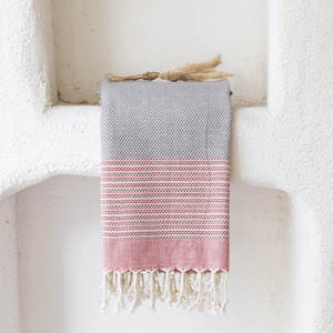 Hamamhandduk Viva i rött, närbild på tyg och mönster. Joi Living