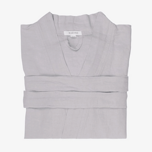 Morgonrock i linne Serenity ljusgrå vikad med Barine-etikett, kimonokrage och skärp, lätt linne