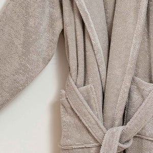 Pebble lyxig badrock i turkisk bomull beige - ficka och textur detalj