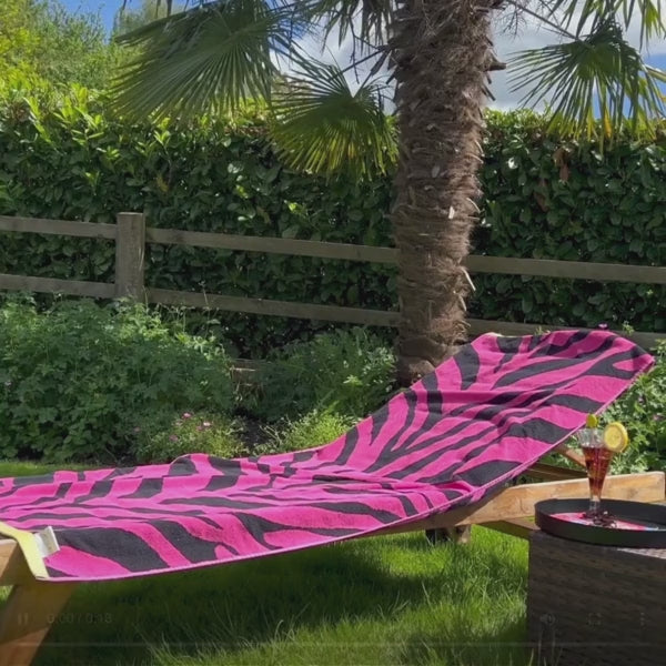 Zebramönstrad badlakan rosa och svart hero video - stor strandhandduk 180x80cm 100% bomull