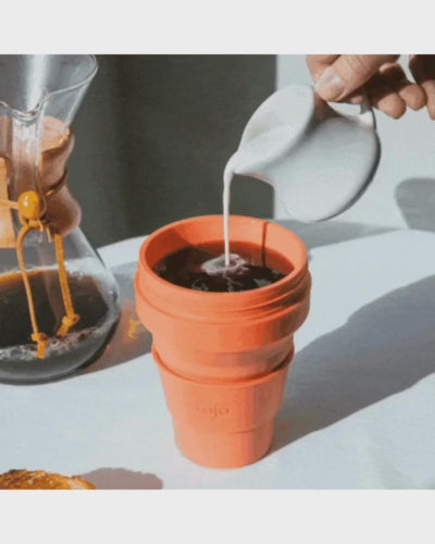 Stojo hopfällbar kopp – hållbar och praktisk för kaffe på språng