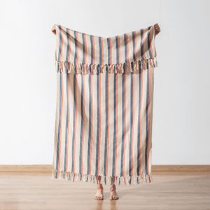 Flerfärgad retro strandhandduk – helbild framifrån