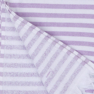 Närbild på lila ränder och mjuk textur
