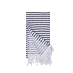 Vikta Scandi handduk i svartvitt mönster med fransar