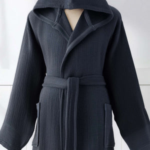 Stentvättad badrock med huva i svart - lätt och snabbtorkande badrock med fickor och skärp