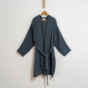 Stentvättad badrock med huva på galge - lätt och snabbtorkande badrock i premium bomull