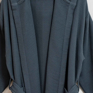 Stentvättad badrock textur detalj - mjuk och absorberande bomull med vävd struktur