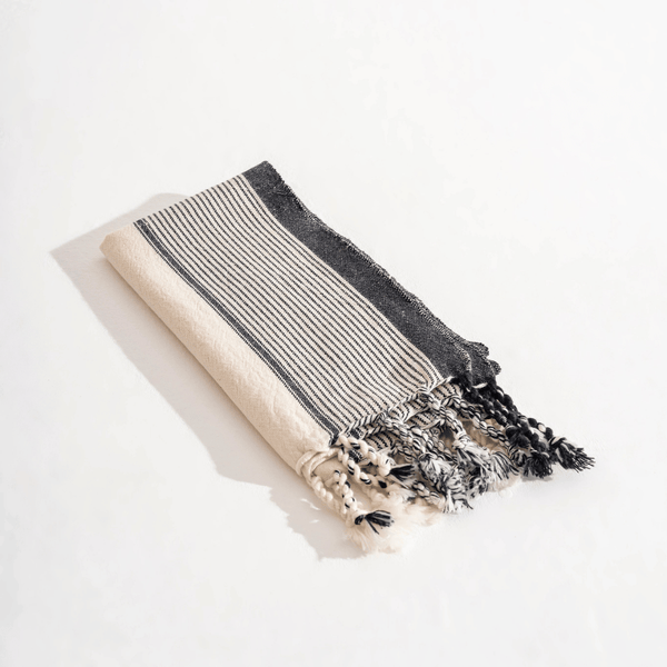 Svart randig liten beige gästhandduk 90x50 cm