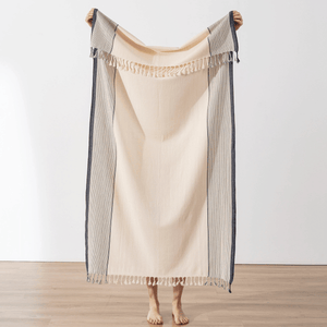 Svart randig stor beige strandhandduk 170x90 cm
